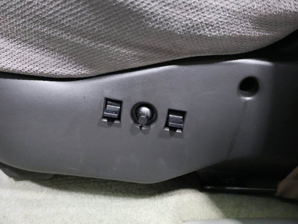 Used 2000 Oldsmobile Silhouette GL image 11