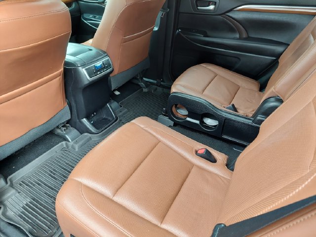 Used 2017 Toyota Highlander Limited AWD/4WD image 43