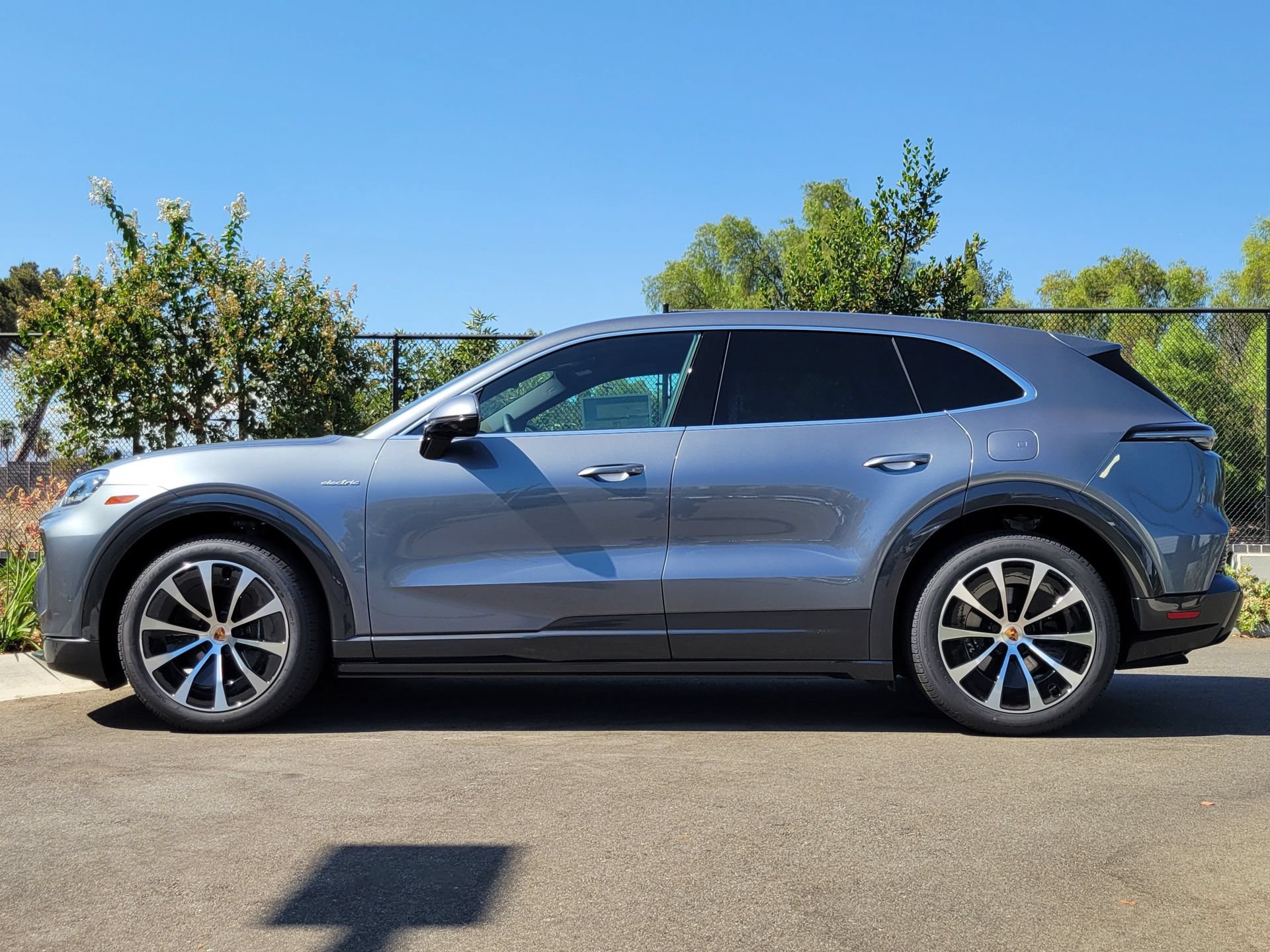 New 2026 Porsche Cayenne Electric AWD/4WD image 2