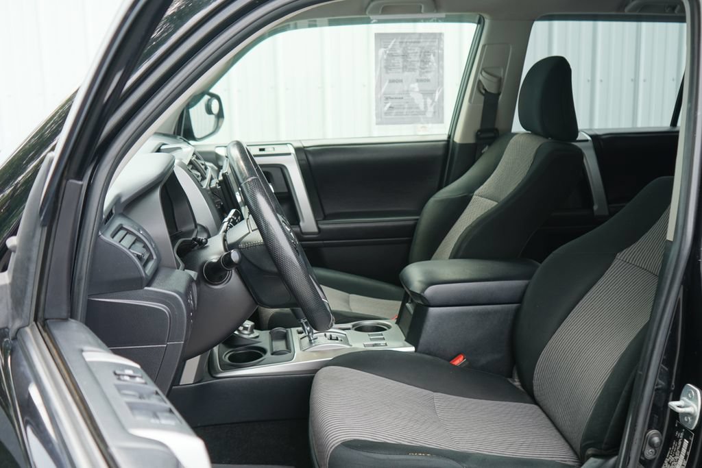 Used 2018 Toyota 4Runner SR5 AWD/4WD image 13