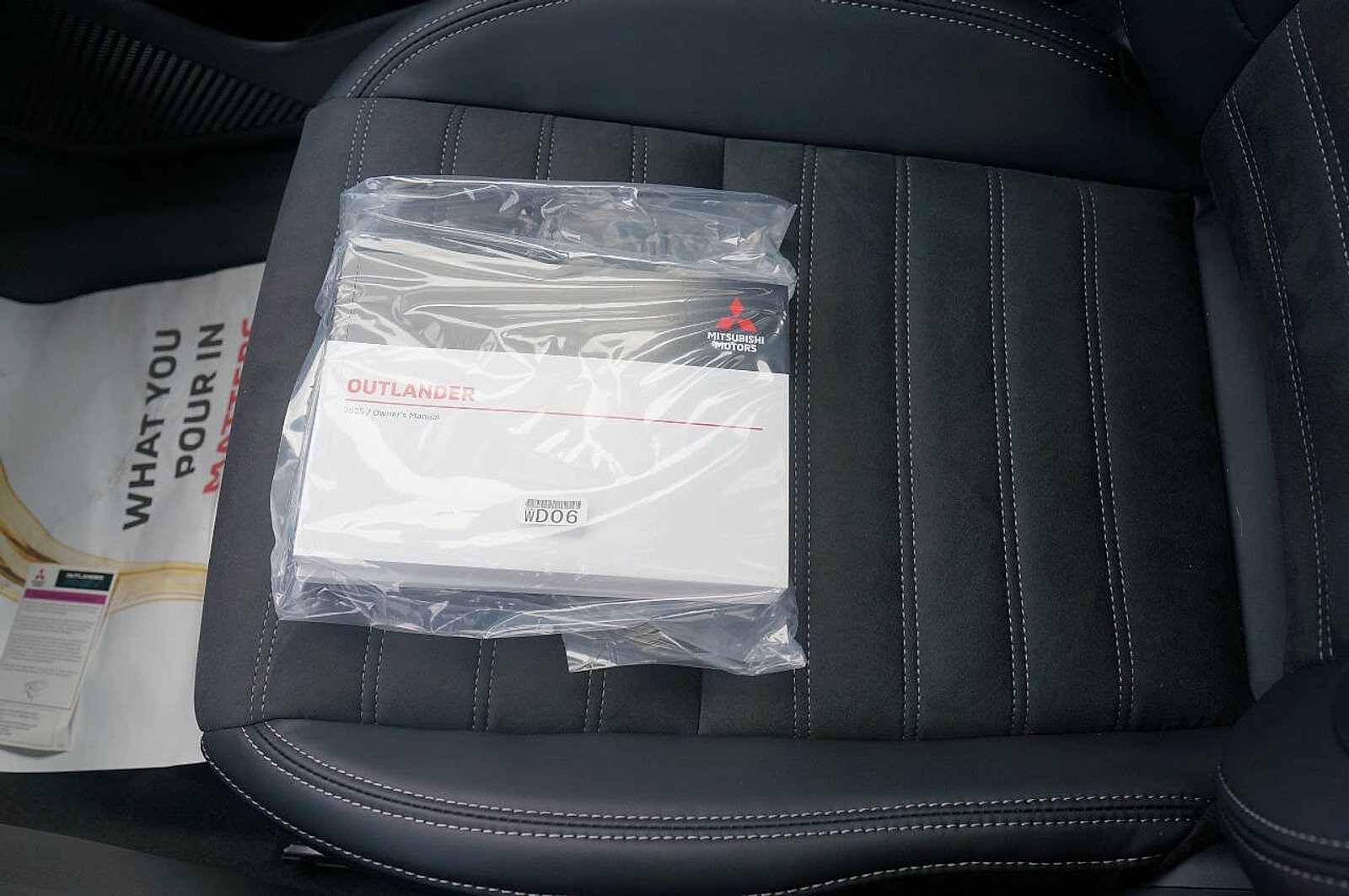 New 2025 Mitsubishi Outlander SE image 23