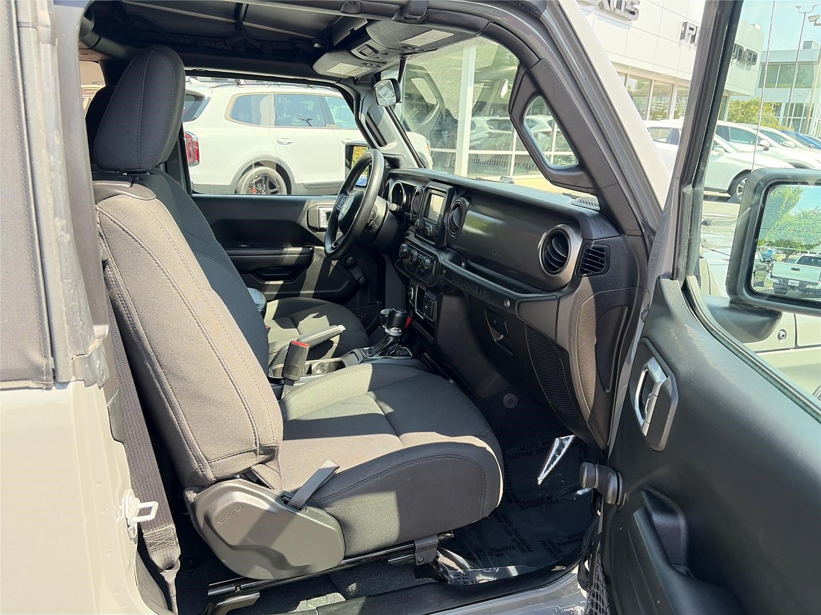 Used 2018 Jeep Wrangler Sport AWD/4WD image 12