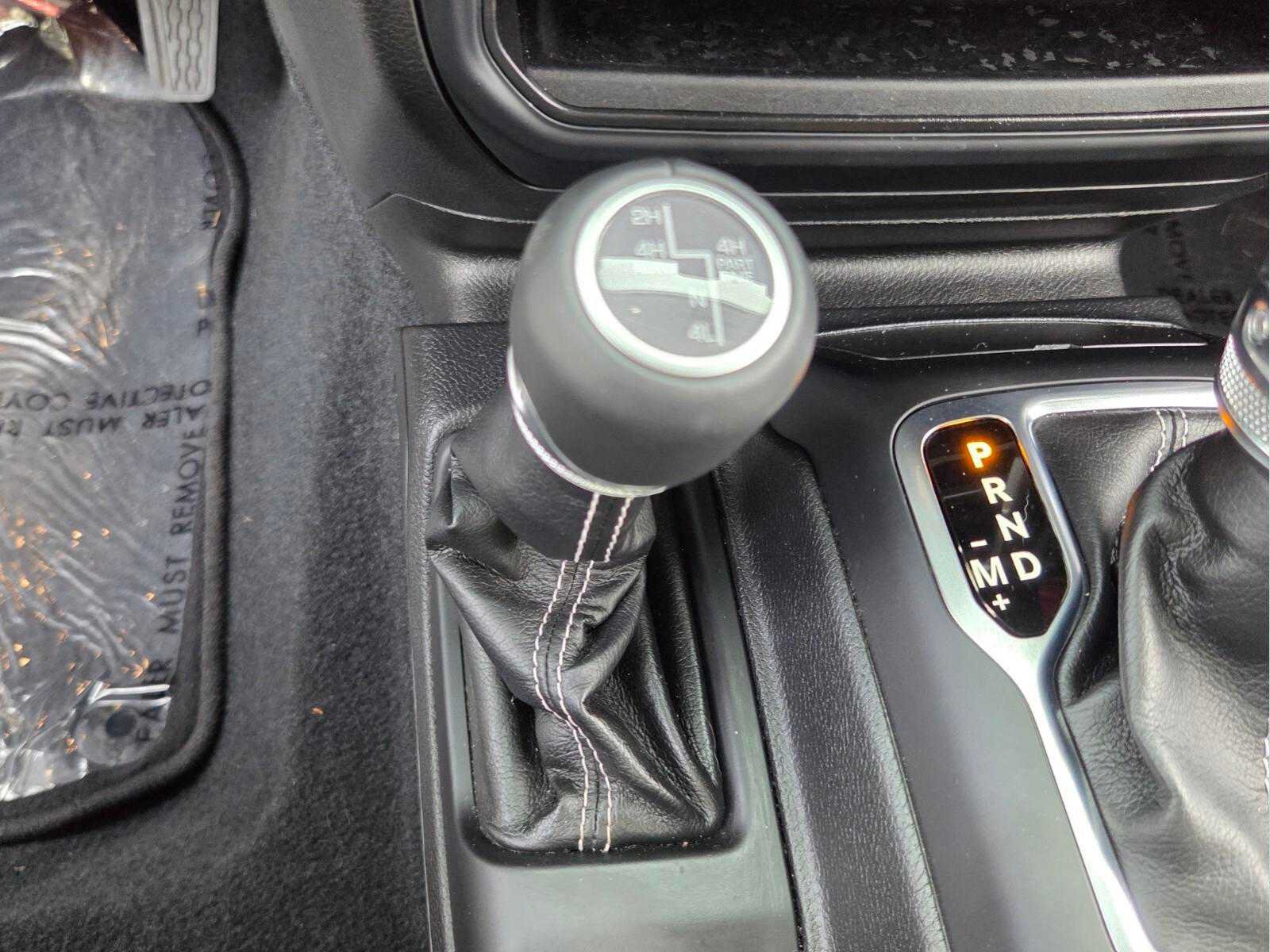 Used 2023 Jeep Wrangler Unlimited Sahara w/ Cold Weather Group AWD/4WD image 26