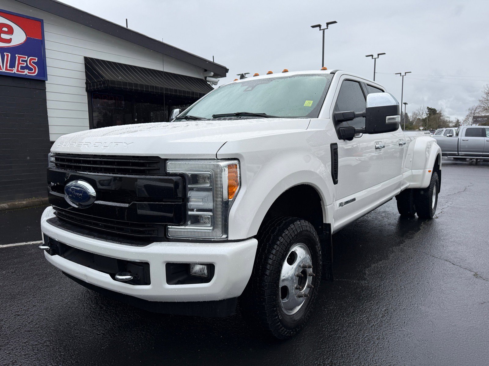 Used 2019 Ford F350 Platinum w/ Platinum Ultimate Package image 4