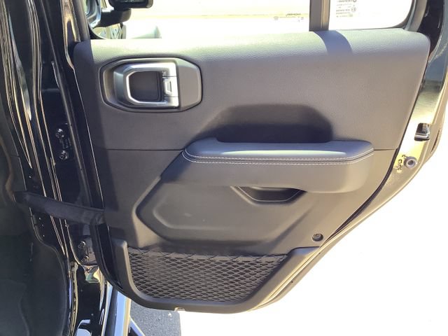 Used 2022 Jeep Wrangler Unlimited Rubicon w/ Xtreme Recon 35" Tire Package AWD/4WD image 39