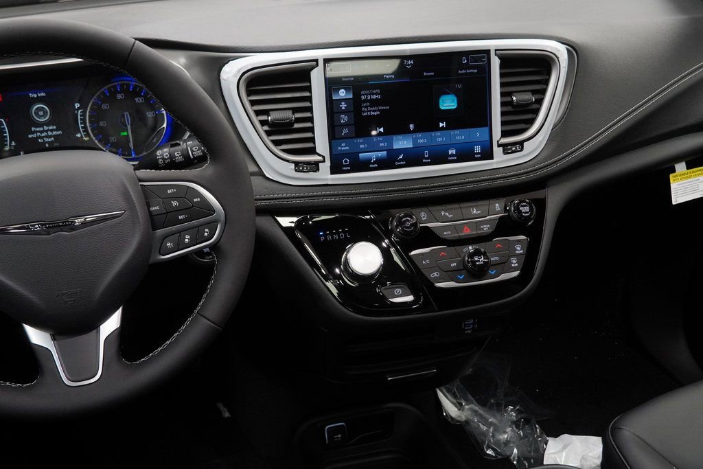 New 2026 Chrysler Pacifica Select image 21
