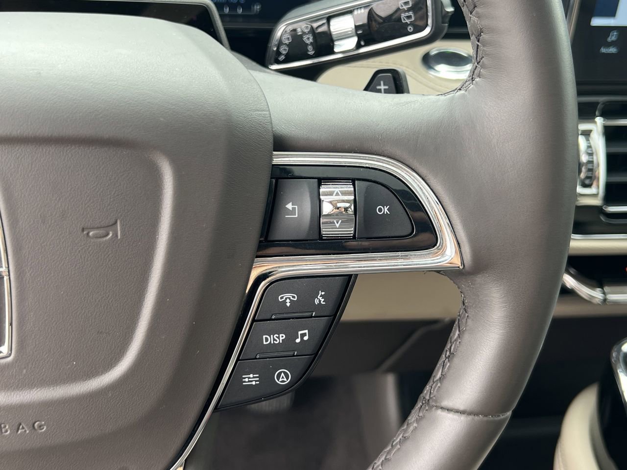 Used 2024 Lincoln Navigator Premiere image 11