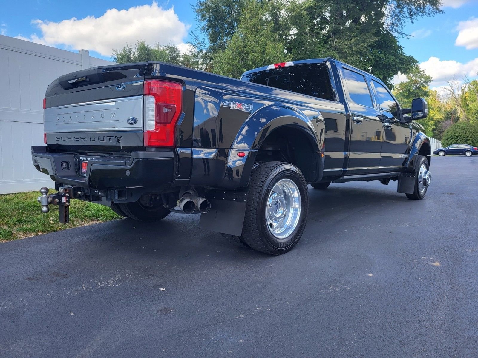 Used 2017 Ford F450 Platinum w/ Platinum Ultimate Package AWD/4WD image 6