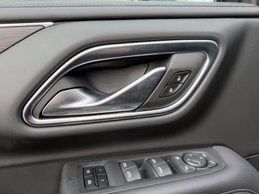 Used 2022 Chevrolet Suburban LT w/ LT Signature Package image 12