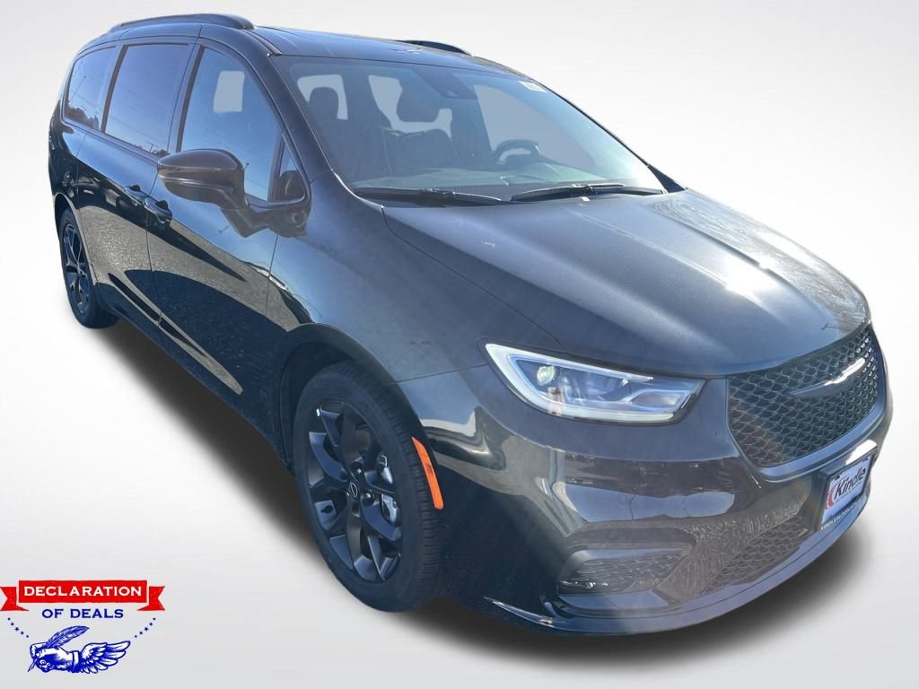 New 2026 Chrysler Pacifica Limited w/ S Appearance Package