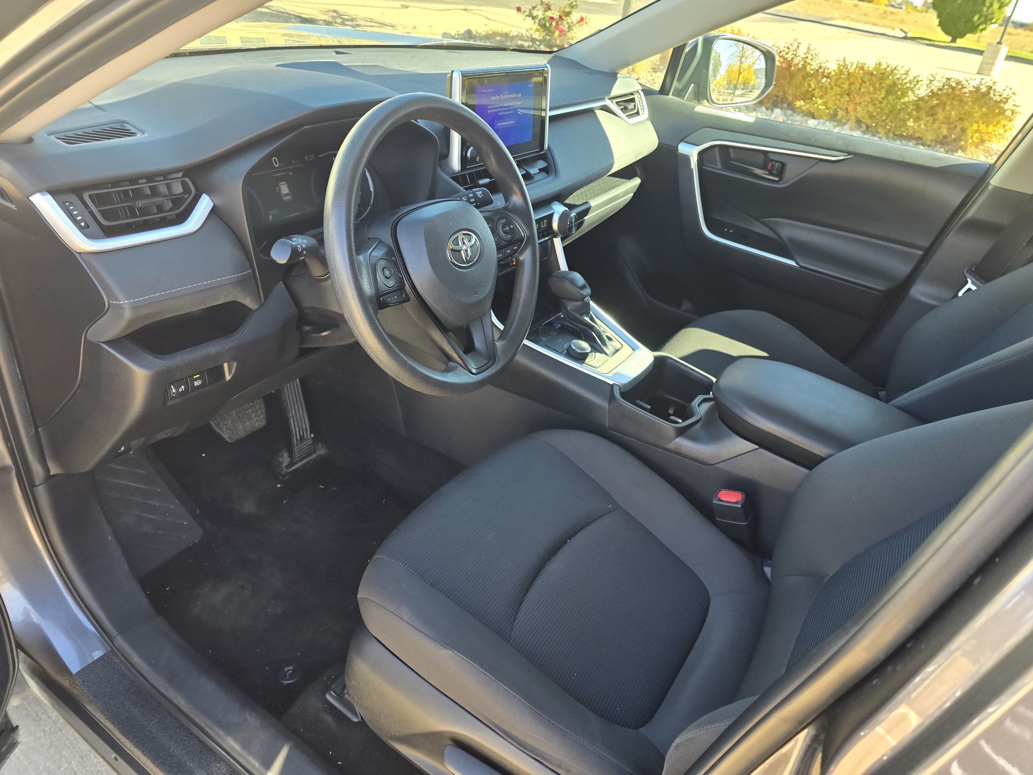 Used 2024 Toyota RAV4 LE AWD/4WD image 25