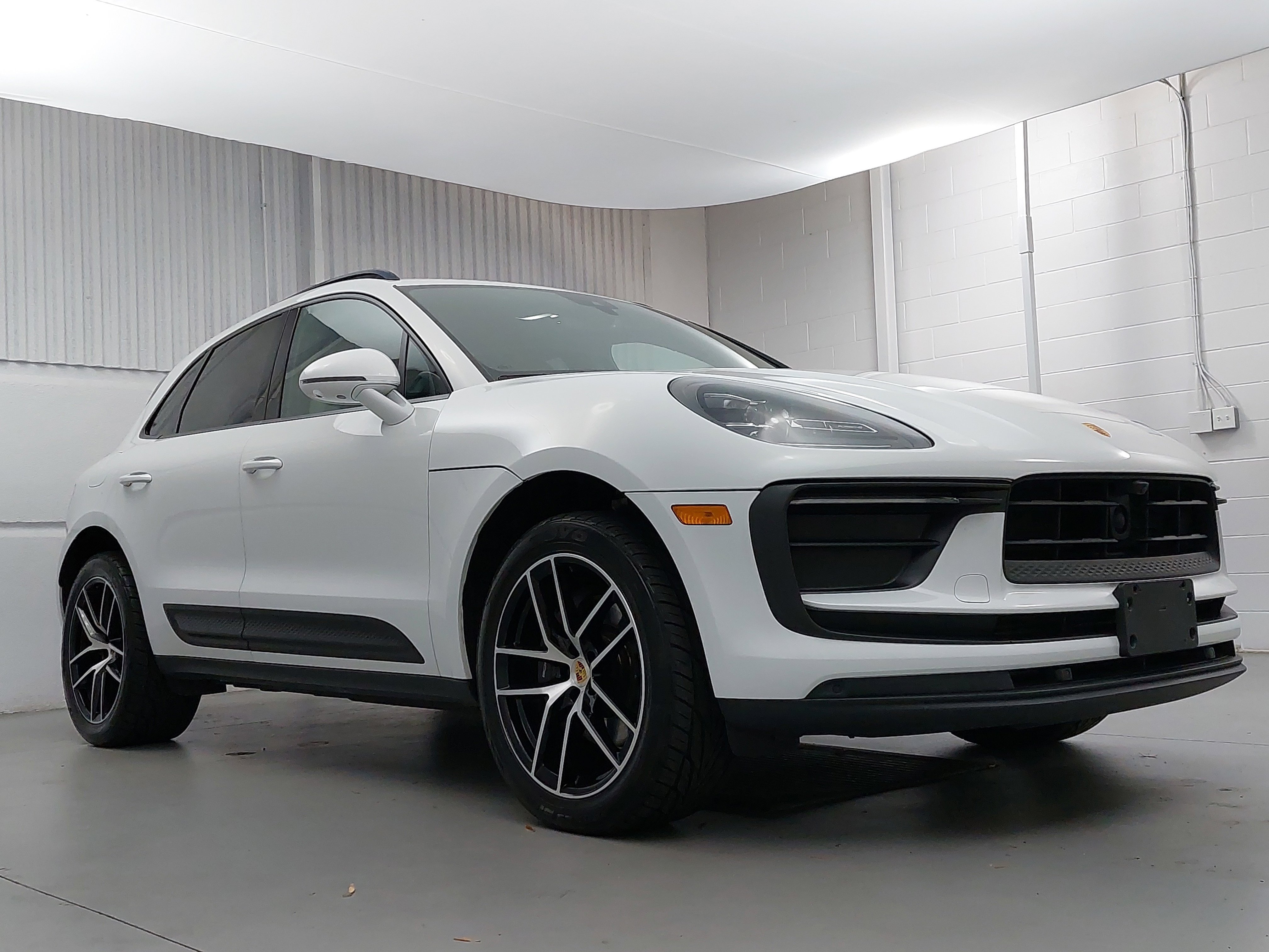 Used 2023 Porsche Macan image 9