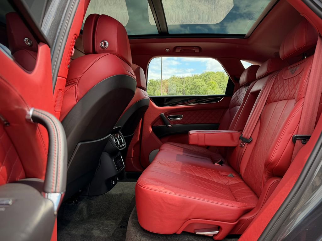 Used 2019 Bentley Bentayga AWD/4WD image 23