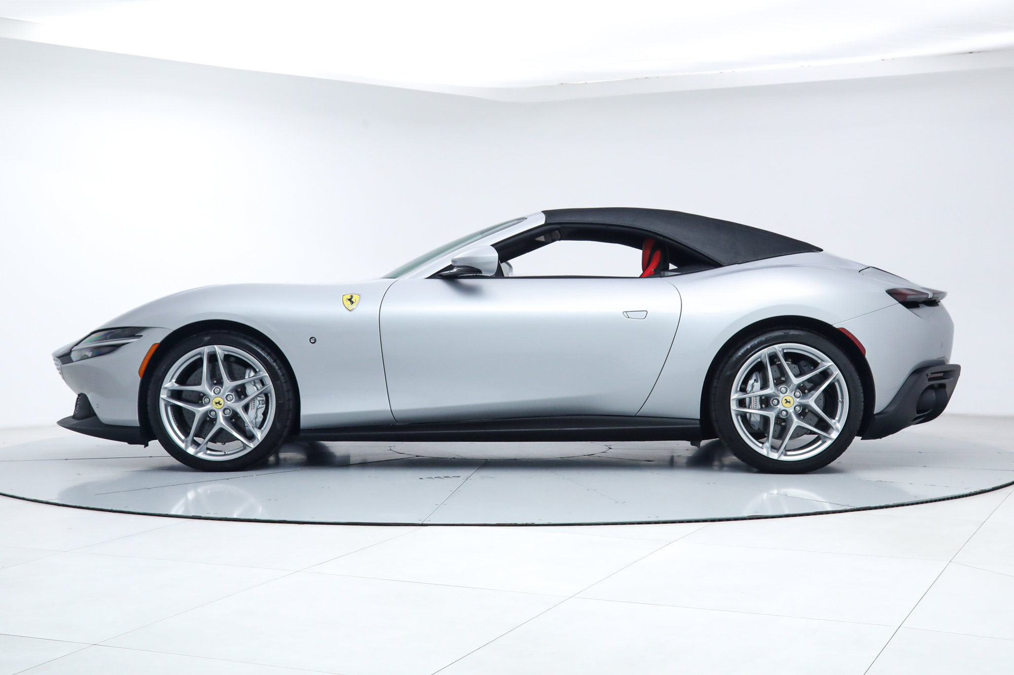 Certified 2026 Ferrari Roma Spider RWD image 7