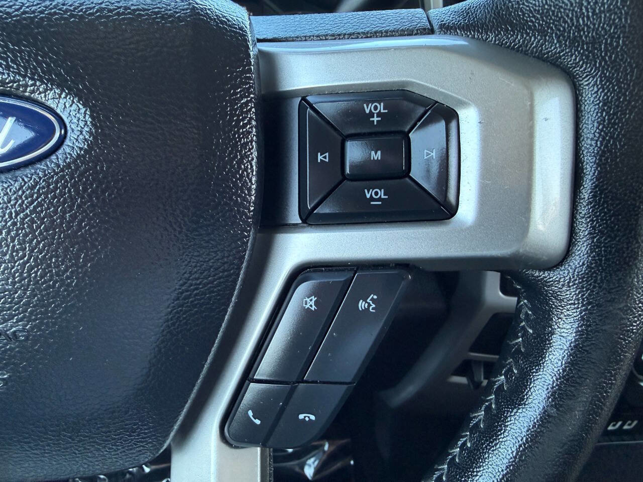 Used 2020 Ford F150 Lariat w/ Max Trailer Tow Package image 35