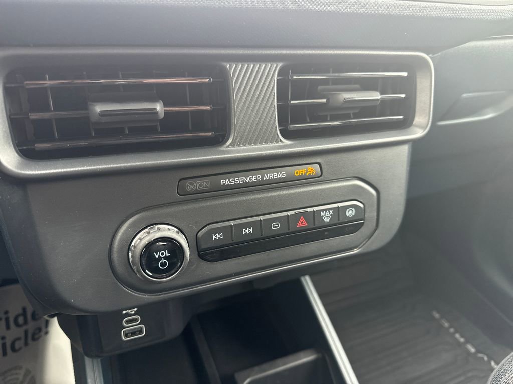 Used 2025 Ford Maverick XL image 30