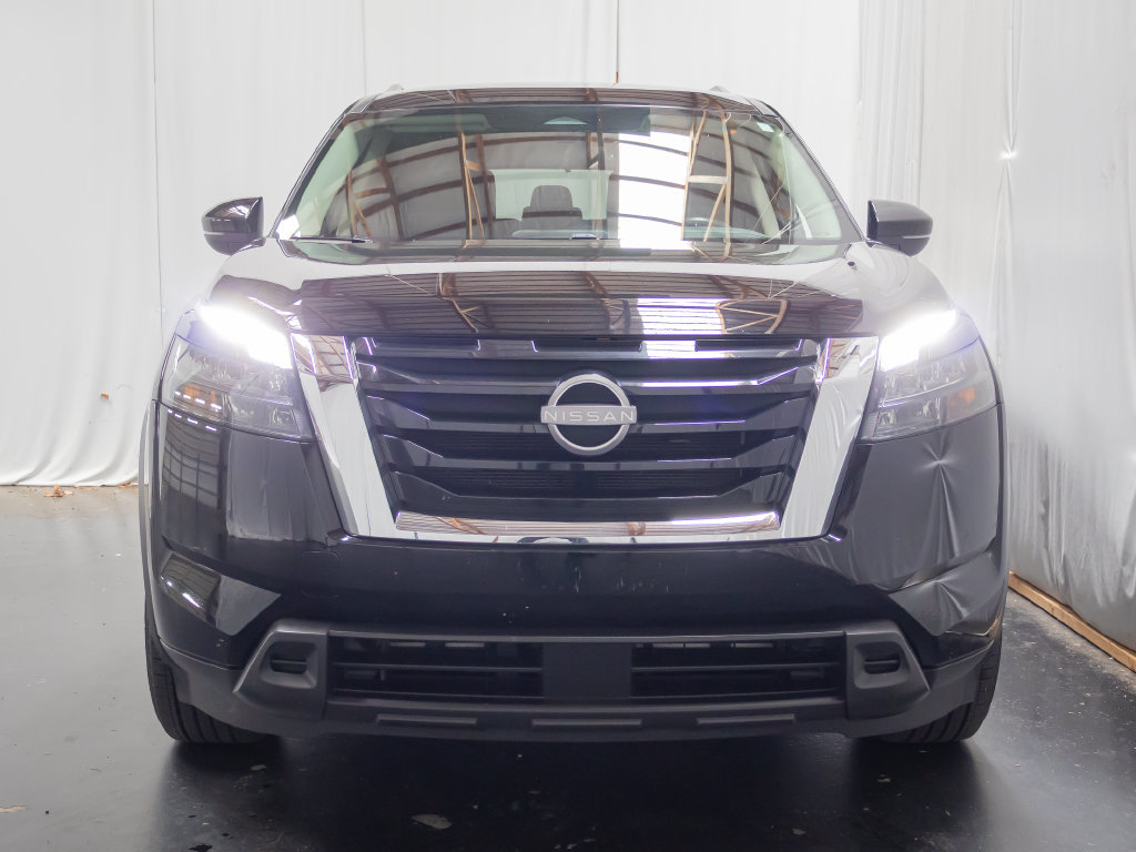 Used 2024 Nissan Pathfinder SV AWD/4WD image 2