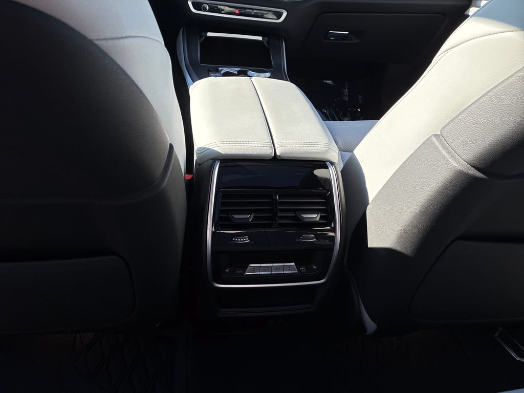 Used 2025 BMW X5 xDrive40i w/ Climate Comfort Package AWD/4WD image 22