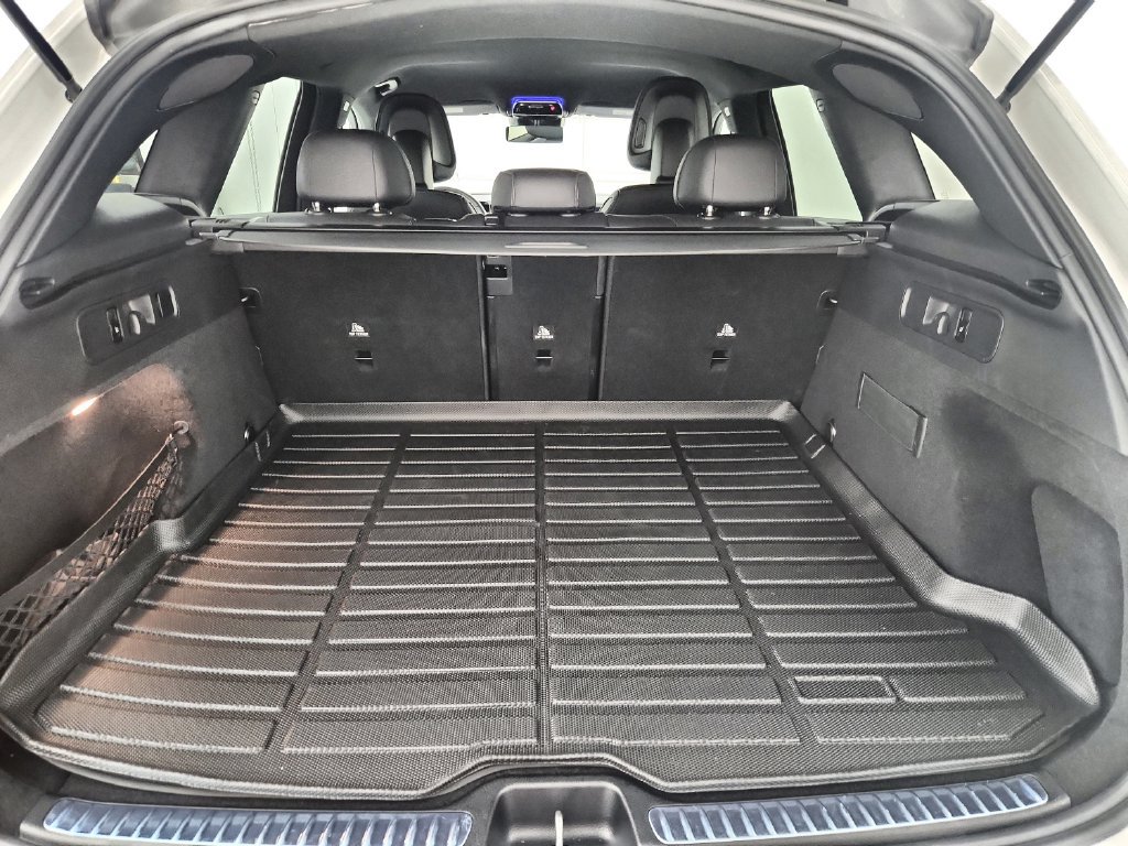 Used 2025 Mercedes-Benz GLC 300 4MATIC image 33