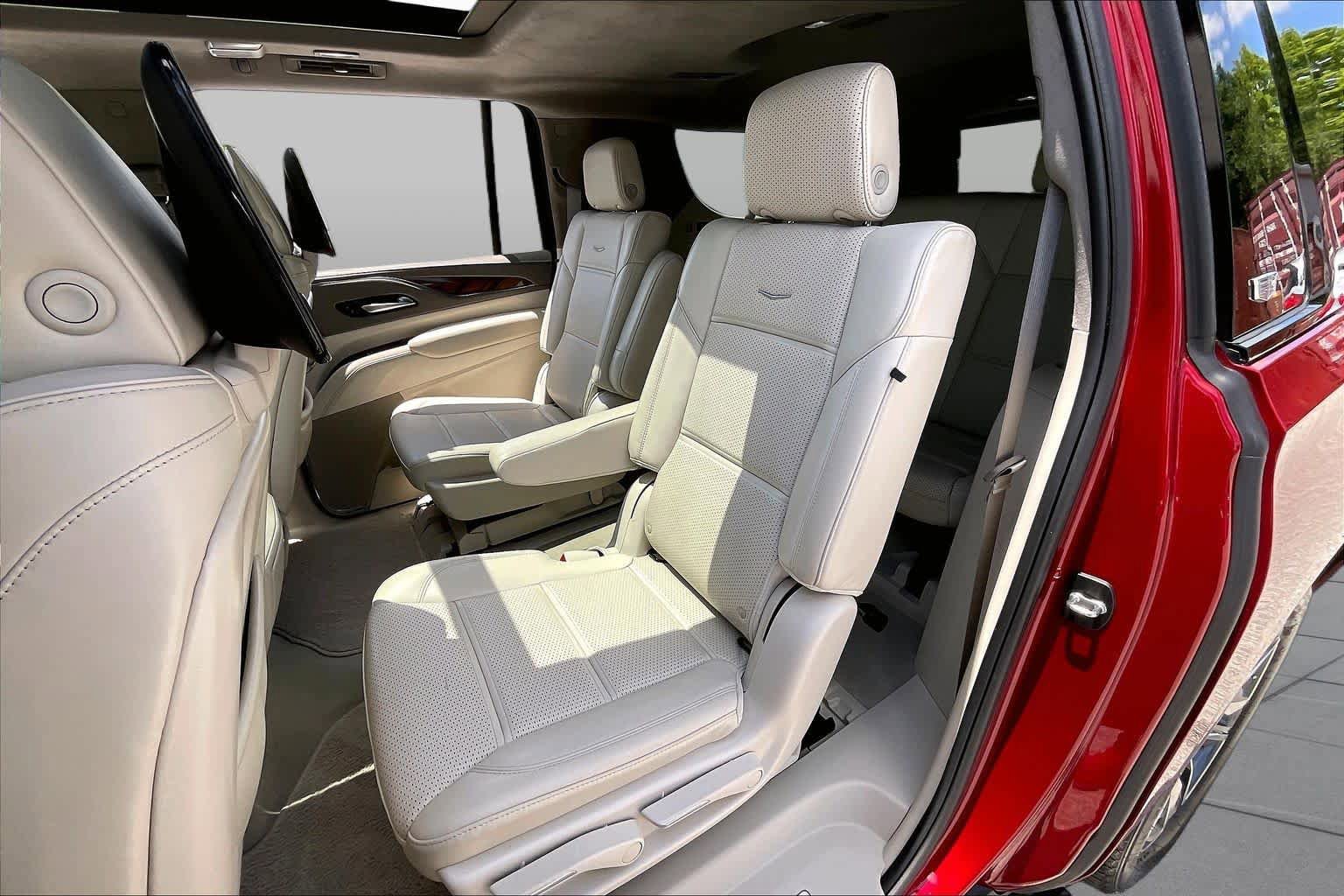 Used 2024 Cadillac Escalade ESV Sport Platinum AWD/4WD image 19