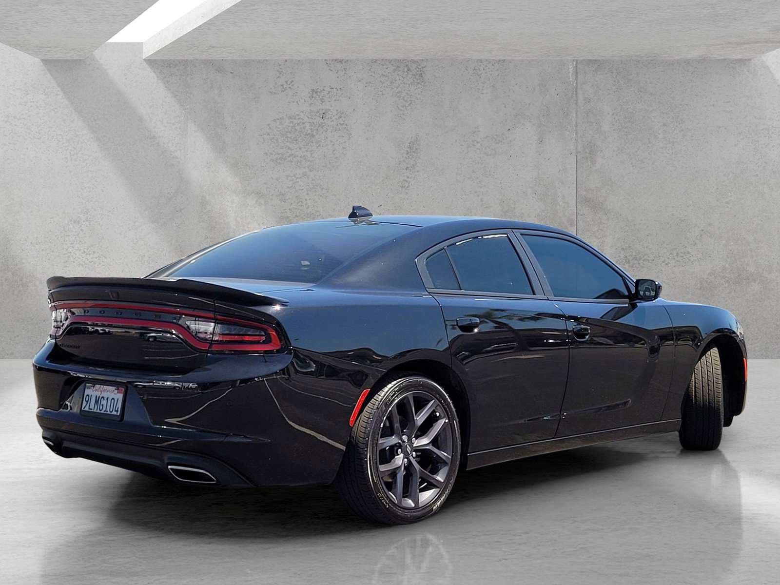 Used 2023 Dodge Charger SXT w/ Blacktop Package RWD image 4