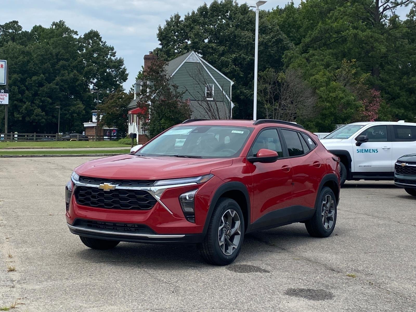 New 2026 Chevrolet Trax LT w/ Driver Confidence Package FWD image 2
