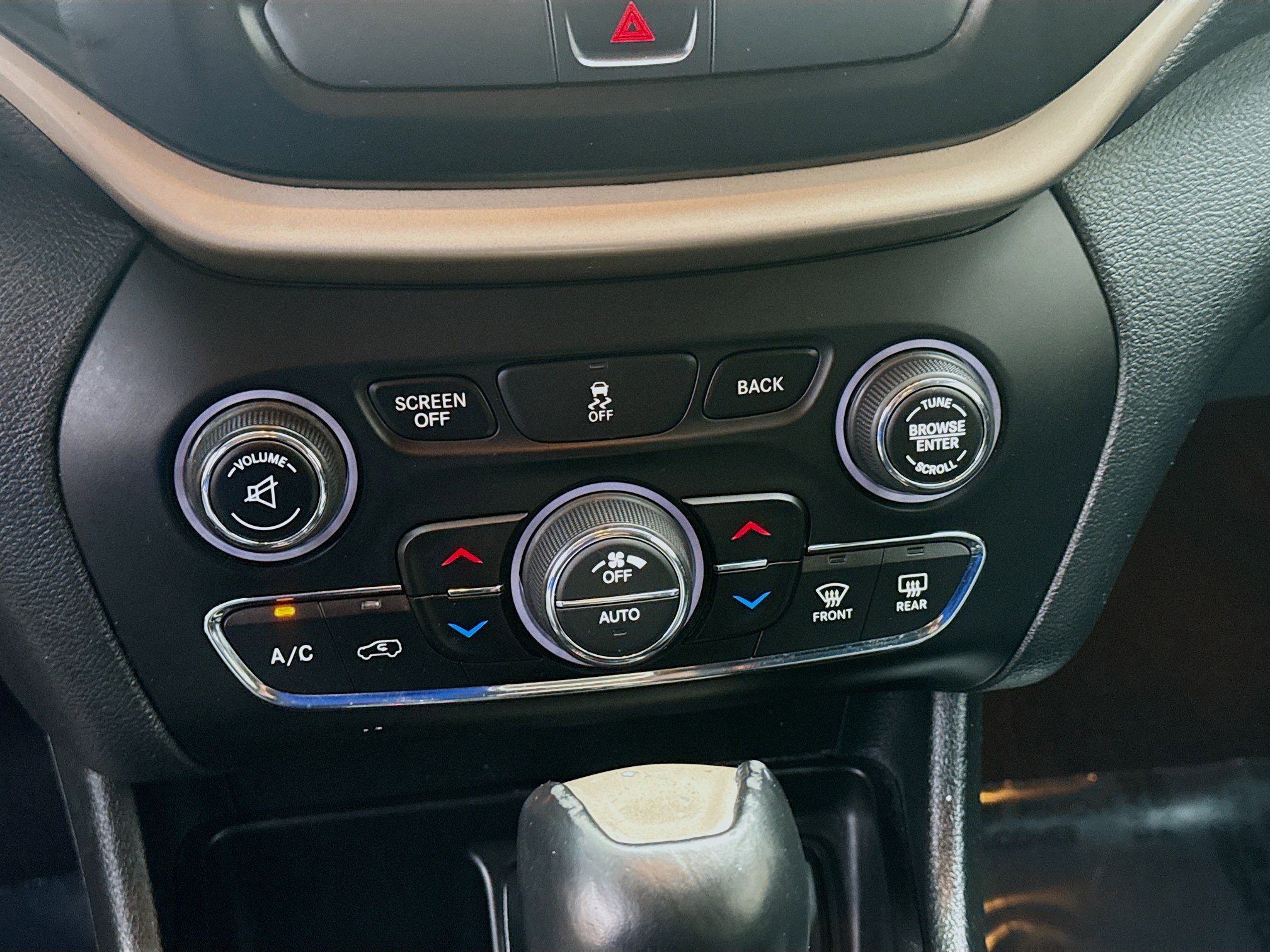 Used 2016 Jeep Cherokee Limited image 12