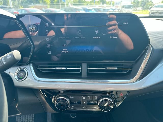 Used 2024 Chevrolet Trax LT w/ Driver Confidence Package FWD image 16