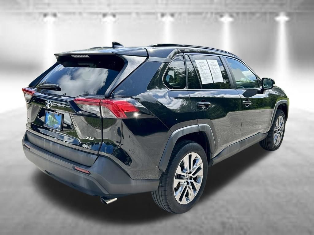Used 2019 Toyota RAV4 XLE Premium FWD image 5