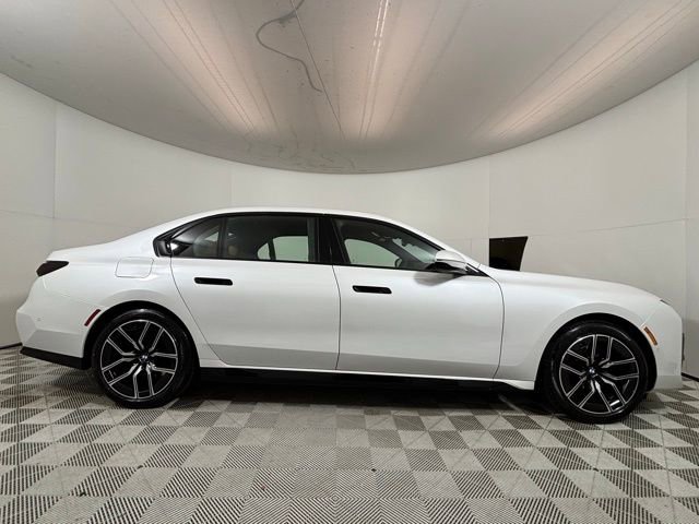 Used 2026 BMW 740i xDrive w/ Premium Package image 8