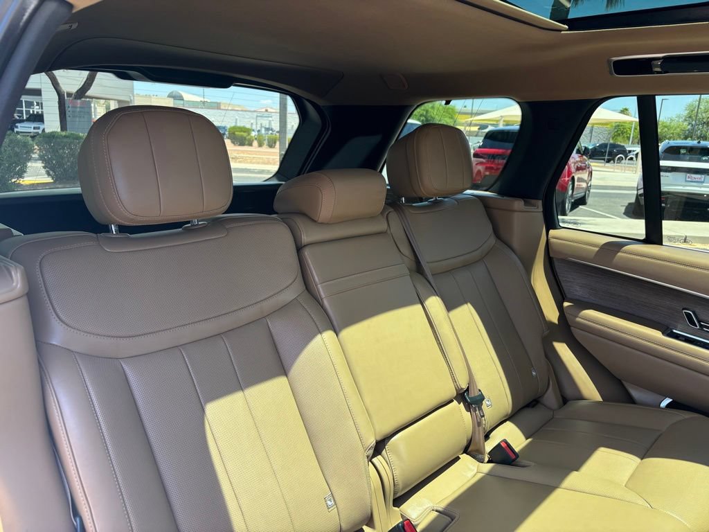 Used 2025 Land Rover Range Rover SE AWD/4WD image 10