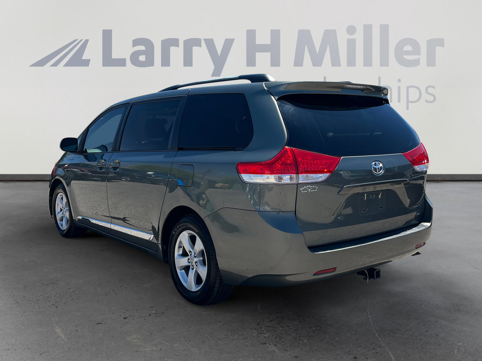 Used 2013 Toyota Sienna LE w/ Towing Pkg FWD image 3
