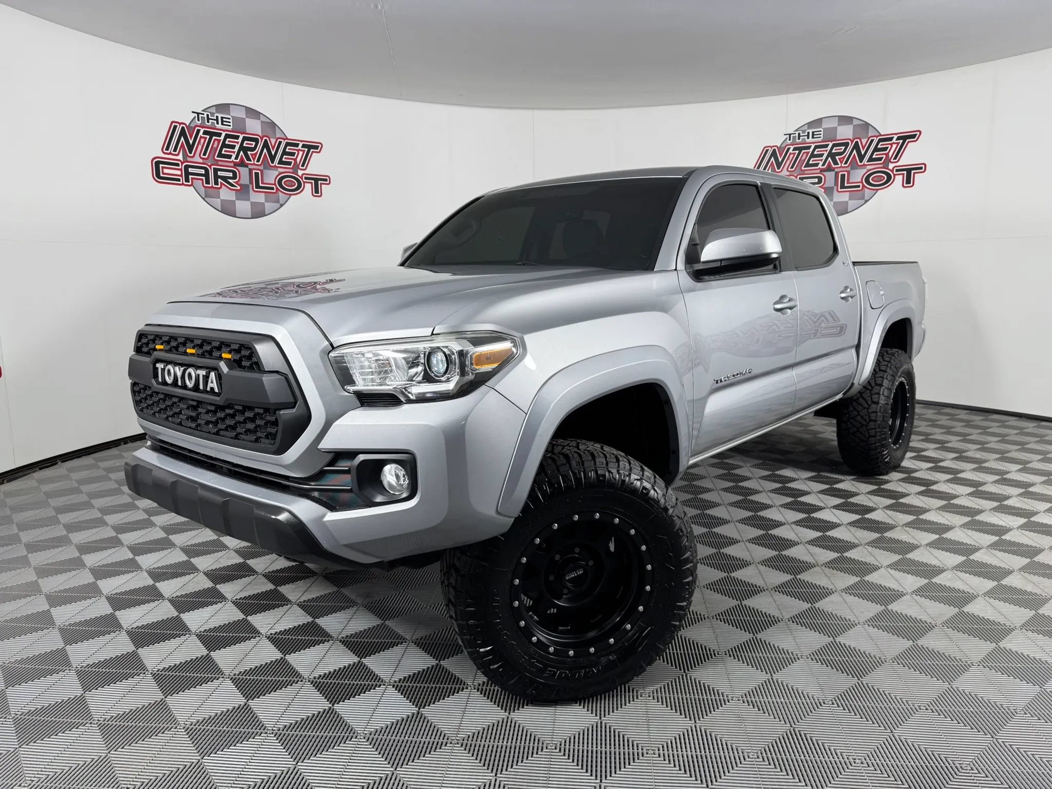 Used 2016 Toyota Tacoma SR5 w/ SR5 Appearance Package (SN)