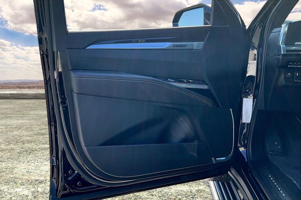 Certified 2026 Cadillac Escalade Luxury AWD/4WD image 20