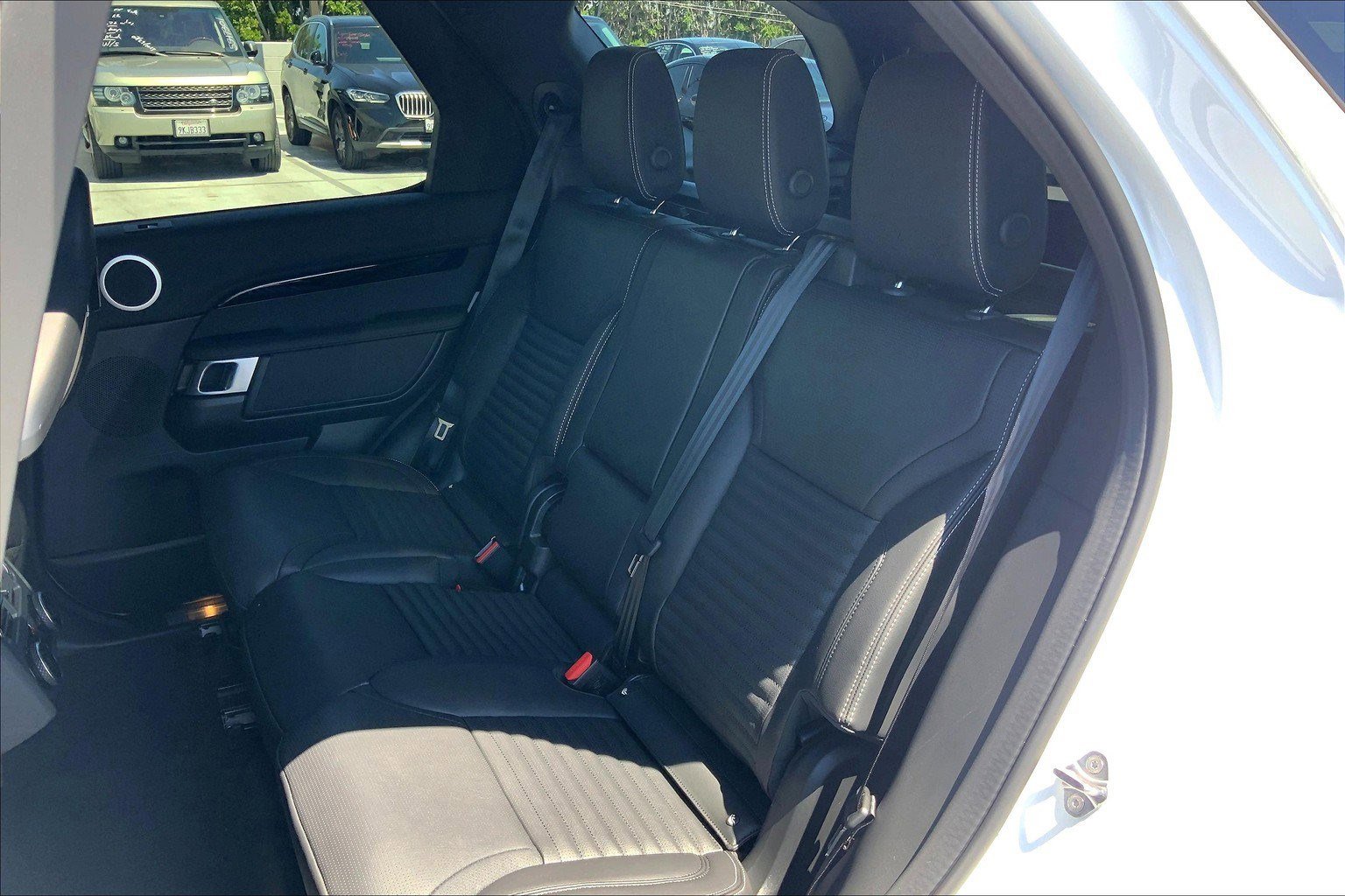 New 2025 Land Rover Discovery S image 15