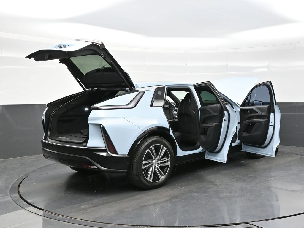 Certified 2024 Cadillac Lyriq Luxury AWD/4WD image 45