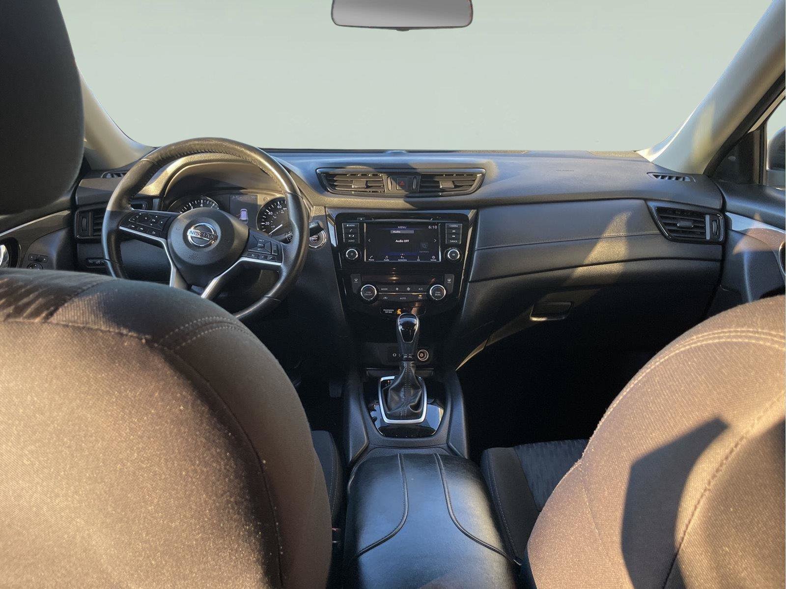 Used 2018 Nissan Rogue SV AWD/4WD image 18