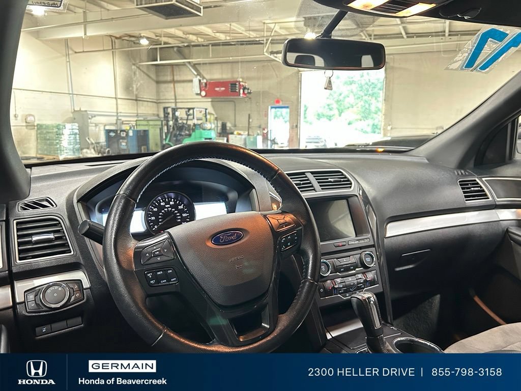 Used 2017 Ford Explorer XLT w/ Equipment Group 202A AWD/4WD image 15