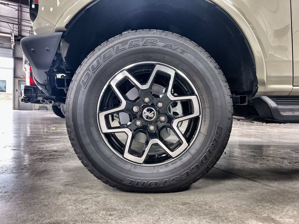 Used 2025 Ford Bronco Outer Banks AWD/4WD image 12