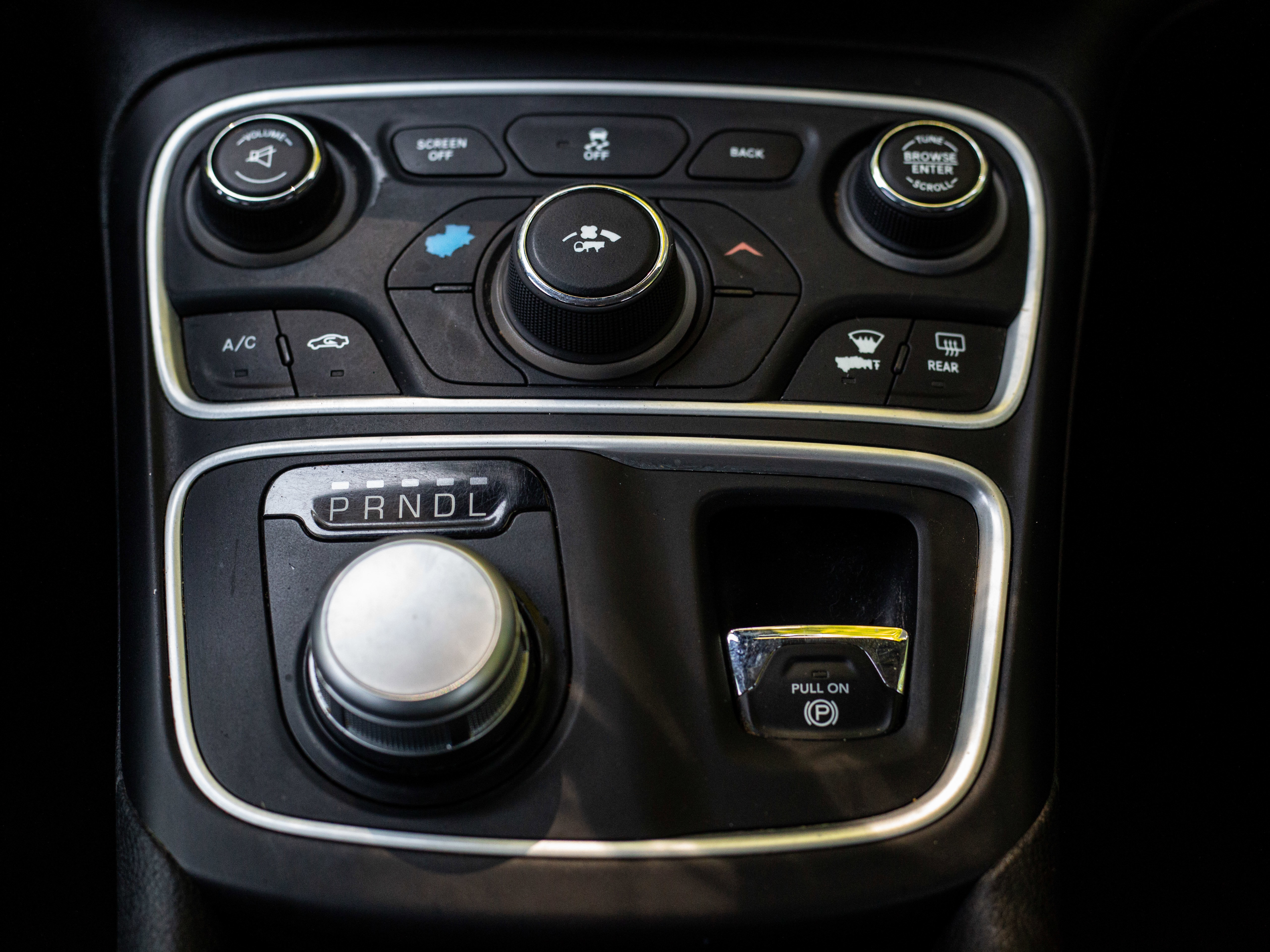 Used 2017 Chrysler 200 Limited Platinum image 59