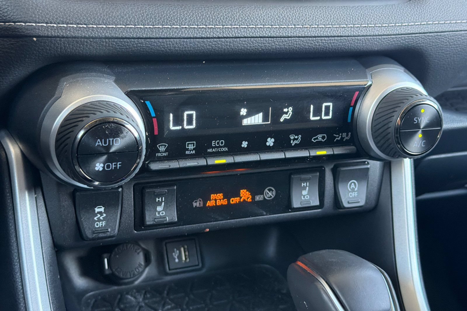 Used 2025 Toyota RAV4 XLE Premium w/ Weather Package AWD/4WD image 25