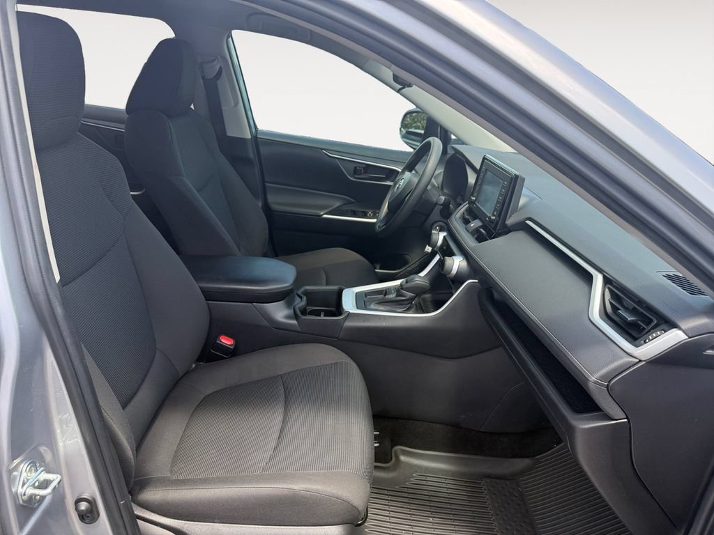 Used 2022 Toyota RAV4 LE FWD image 15