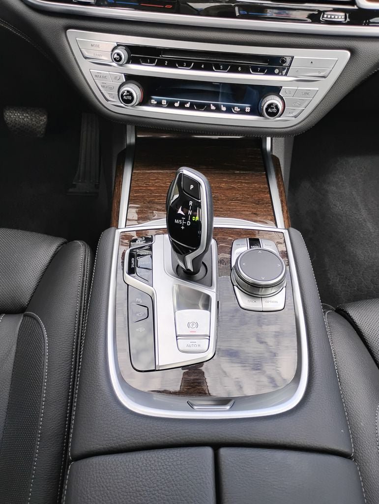 Used 2020 BMW 740i xDrive AWD/4WD image 16