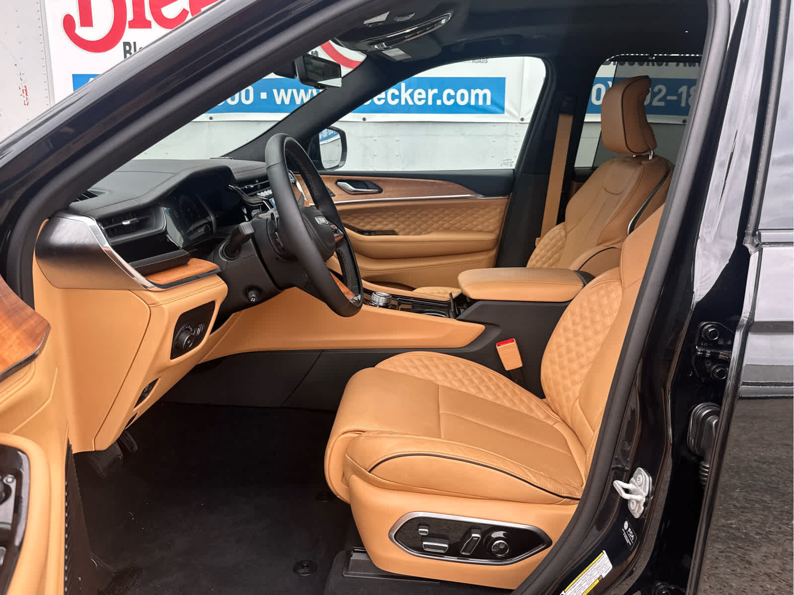 New 2025 Jeep Grand Cherokee L Summit AWD/4WD image 25