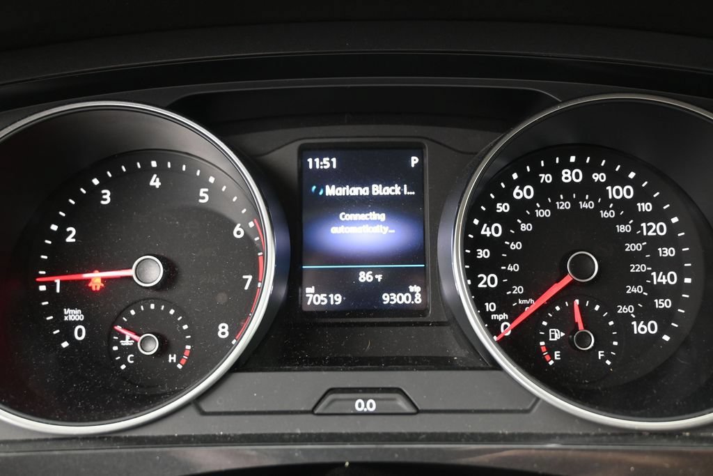 Used 2018 Volkswagen Tiguan SE w/ 18" Alloy Wheels Package FWD image 13