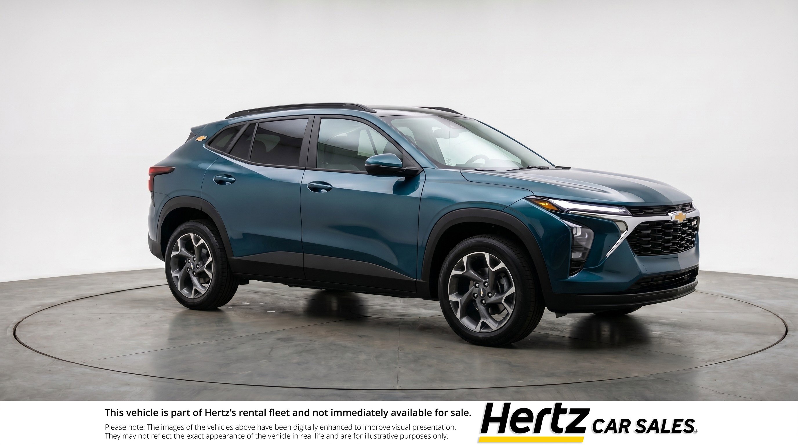 Used 2025 Chevrolet Trax LT FWD image 1