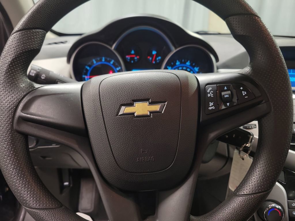 Used 2014 Chevrolet Cruze LS image 17