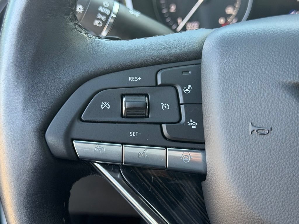 Used 2025 Cadillac XT6 Premium Luxury w/ Technology Package FWD image 24