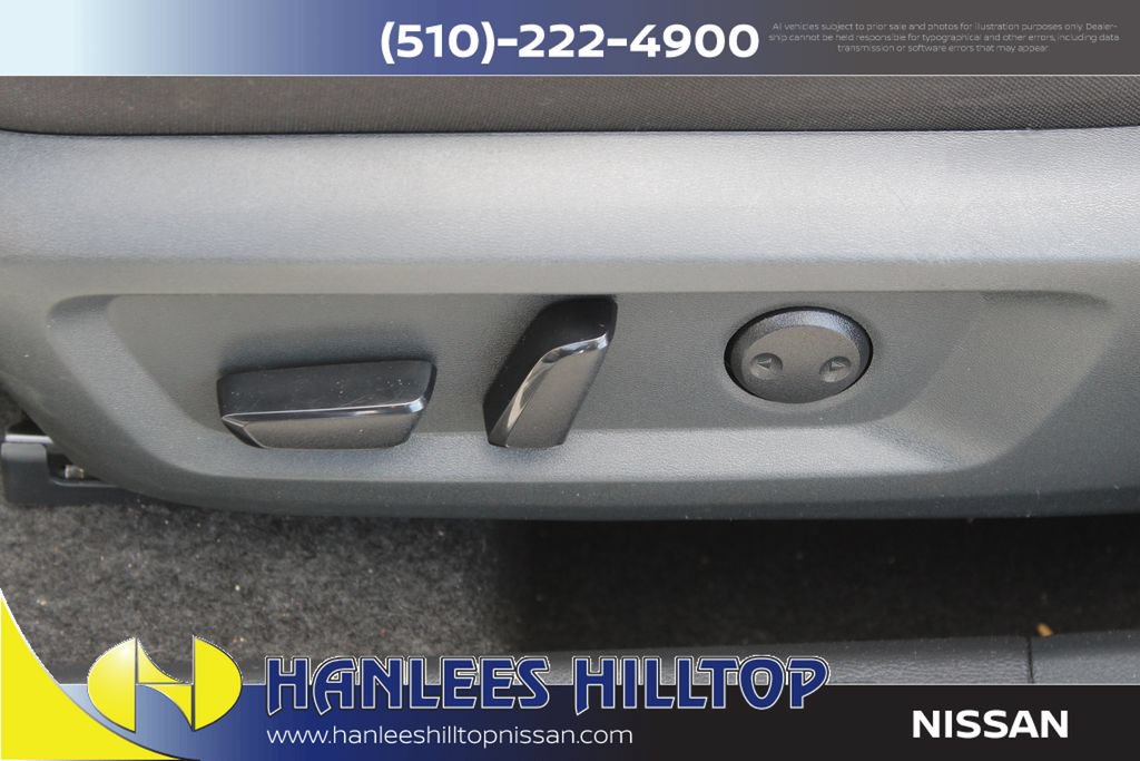 Used 2025 Nissan Rogue SV AWD/4WD image 14