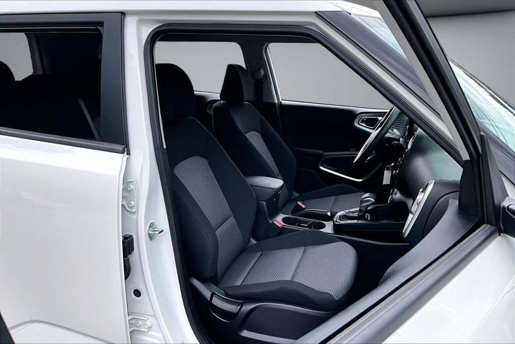 Used 2023 Kia Soul LX w/ Option Group 015 FWD image 29